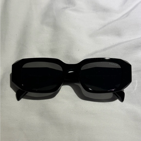 Prada sunglasses - Picture 1 of 5